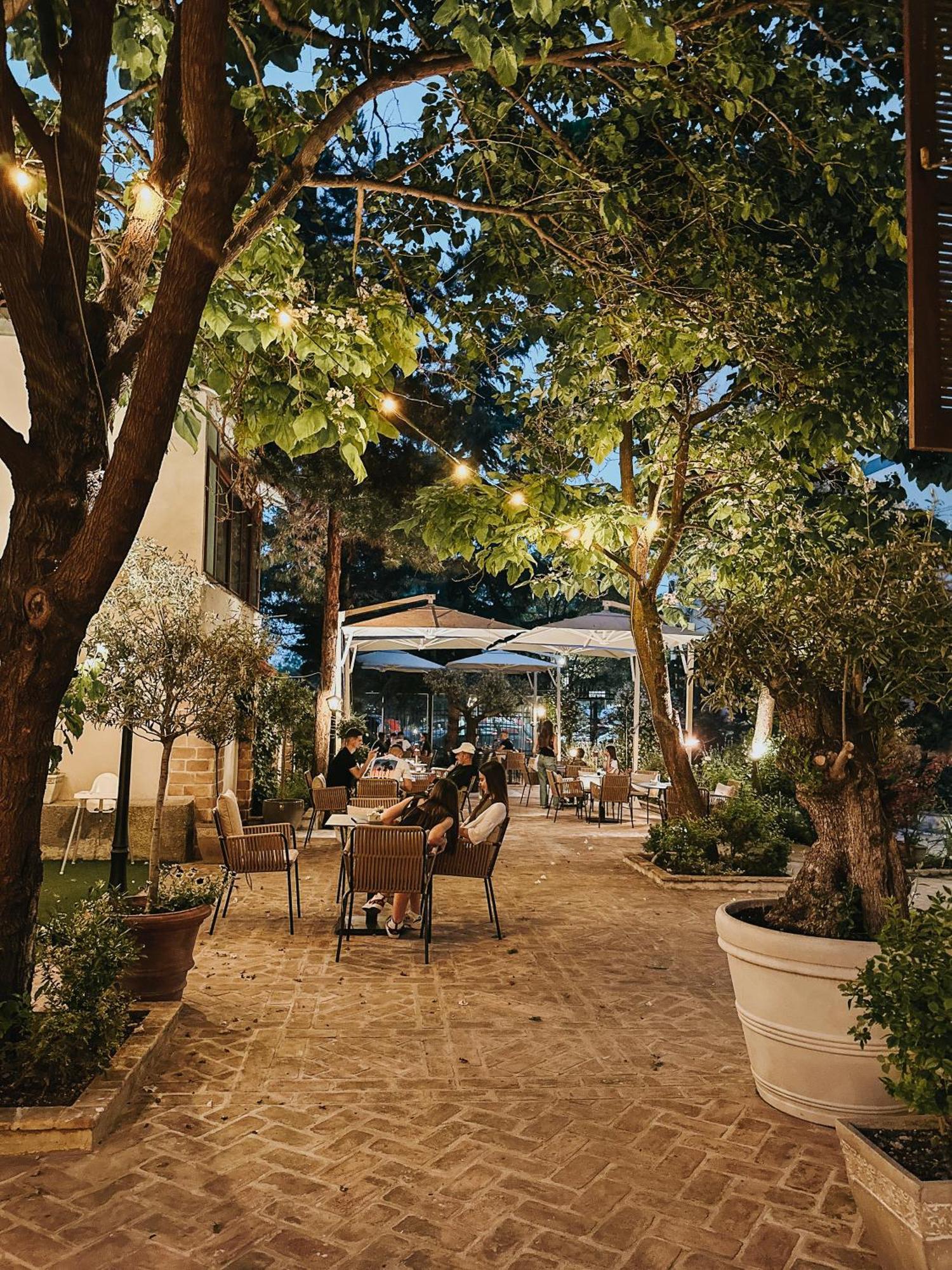 Seven Cafe & Hotel Pogradec Esterno foto