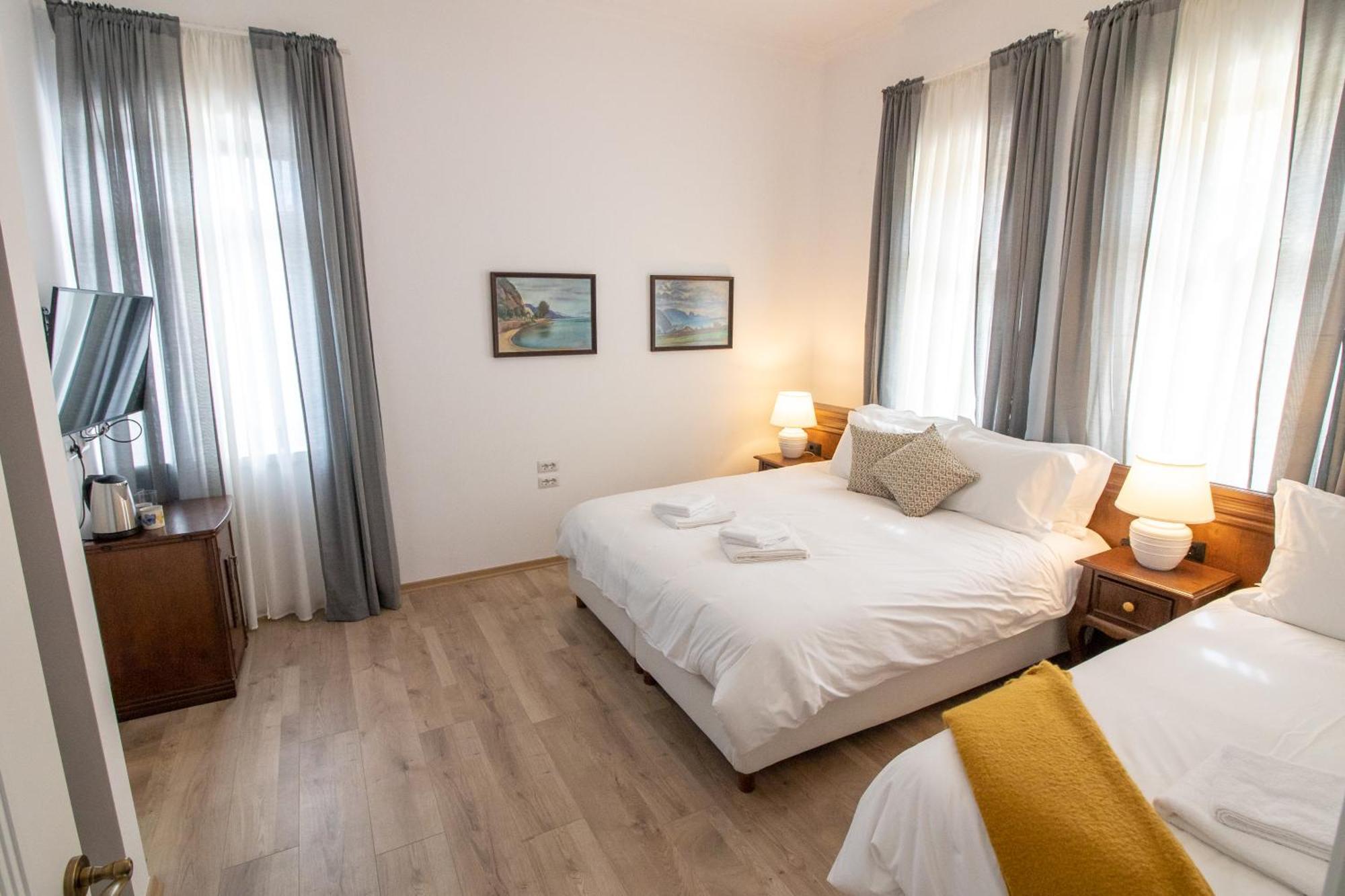 Seven Cafe & Hotel Pogradec Esterno foto