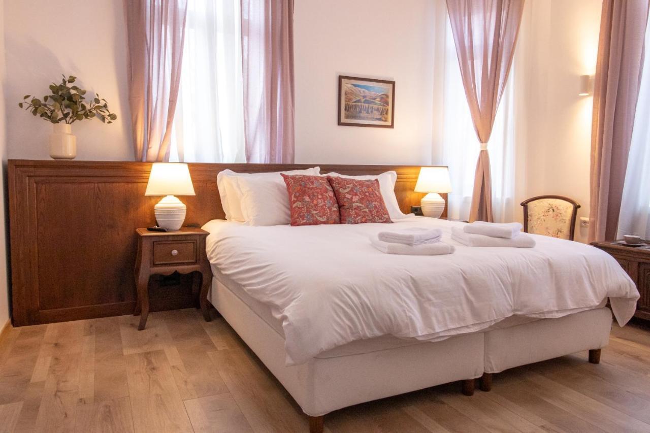 Seven Cafe & Hotel Pogradec Esterno foto