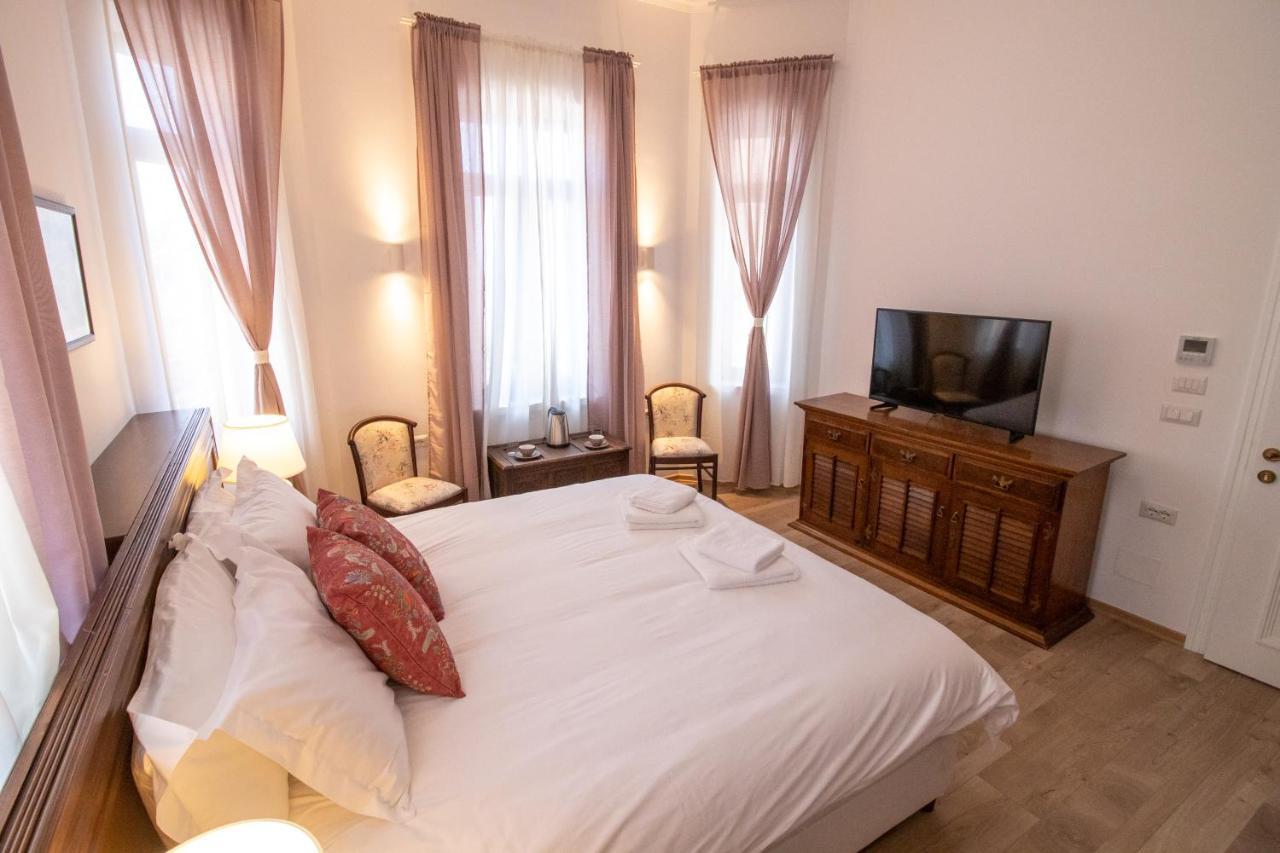 Seven Cafe & Hotel Pogradec Esterno foto