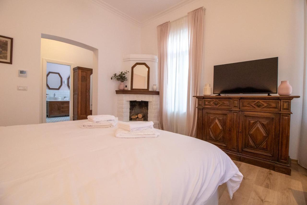 Seven Cafe & Hotel Pogradec Esterno foto
